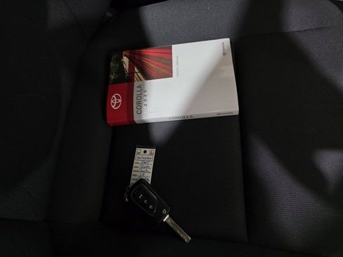 Used 2025 Toyota Corolla LE image 9