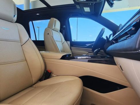 Used 2024 Cadillac Escalade ESV Premium Luxury w/ LPO, Floor Liner Package AWD/4WD image 35