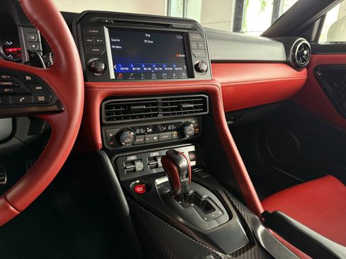 Used 2024 Nissan GT-R Premium w/ Premium Interior Package image 37