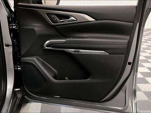 Used 2025 Chevrolet Traverse LT w/ Sun and Wheel Package image 21