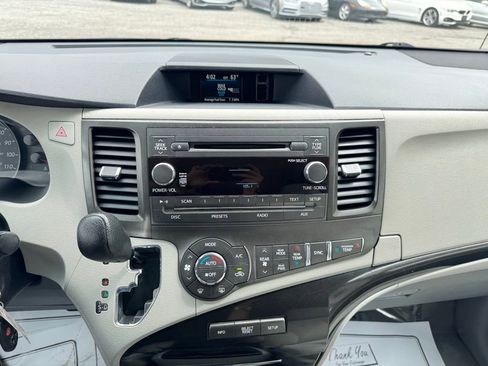 Used 2014 Toyota Sienna LE FWD image 18
