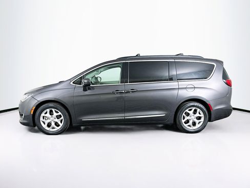 Used 2017 Chrysler Pacifica Touring-L w/ Tire & Wheel Group image 4