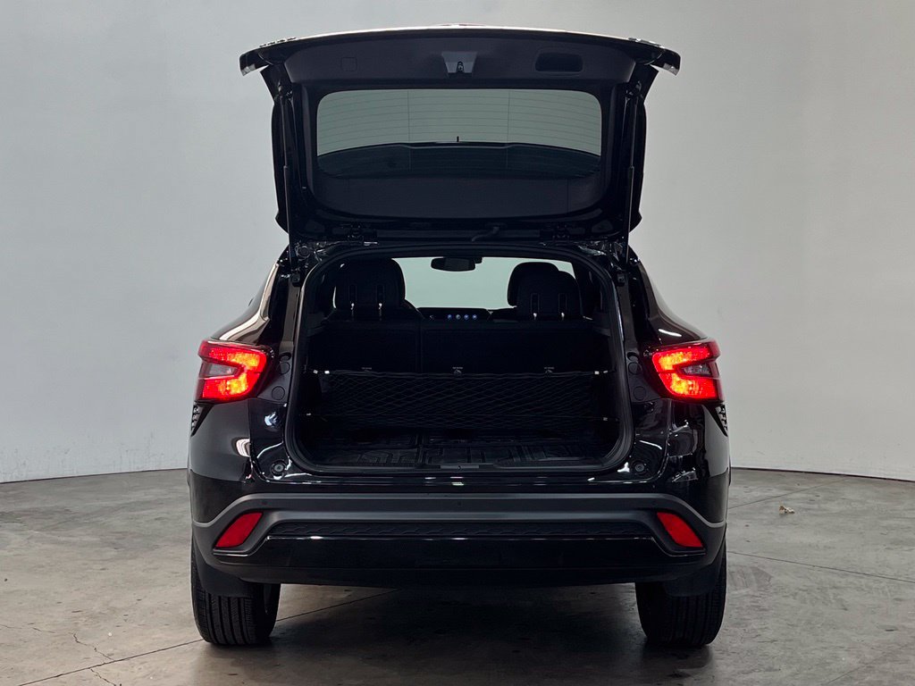 Certified 2025 Chevrolet Trax RS w/ Driver Confidence Package FWD image 12
