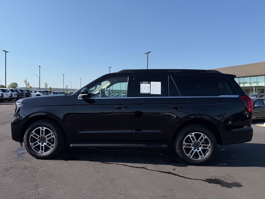 Used 2025 Ford Expedition Active AWD/4WD image 9