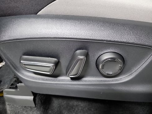 Used 2025 Toyota Tacoma TRD Sport w/ TRD Sport Upgrade Package image 13