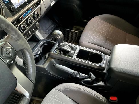 Used 2017 Toyota Tacoma SR5 RWD image 18