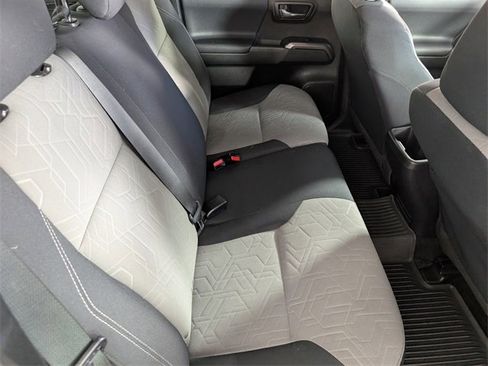 Used 2022 Toyota Tacoma TRD Off-Road image 19