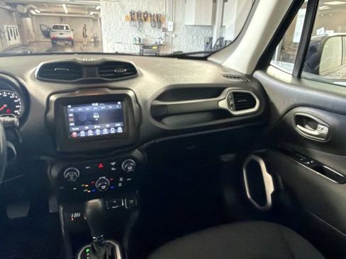 Used 2021 Jeep Renegade Latitude w/ Convenience Group AWD/4WD image 27