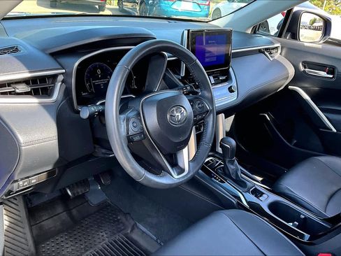 Used 2024 Toyota Corolla Cross XLE w/ Convenience Package AWD/4WD image 17