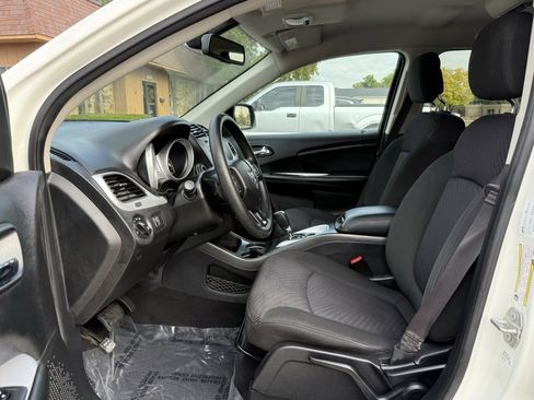 Used 2019 Dodge Journey SE image 11