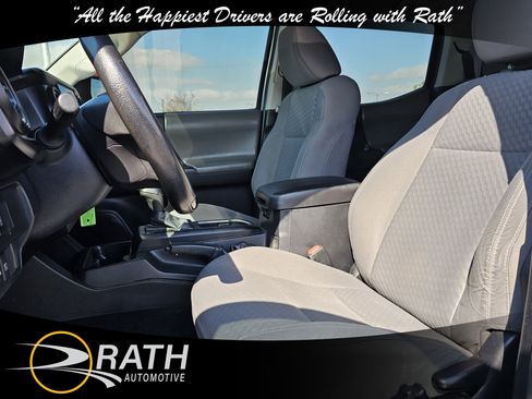 Used 2022 Toyota Tacoma SR image 10