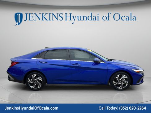 Certified 2025 Hyundai Elantra SEL FWD image 2