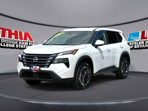 Used 2025 Nissan Rogue SV AWD/4WD image 1