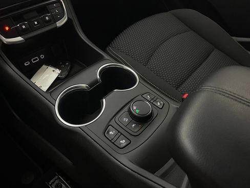 Used 2022 GMC Terrain SLE w/ Driver Convenience Package FWD image 26