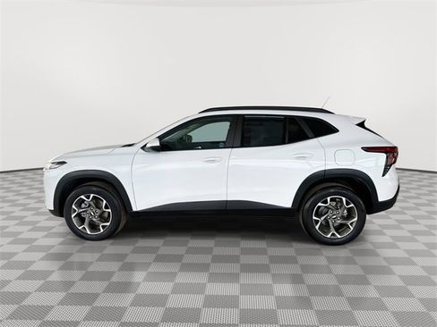 Certified 2025 Chevrolet Trax LT w/ LT Convenience Package image 6