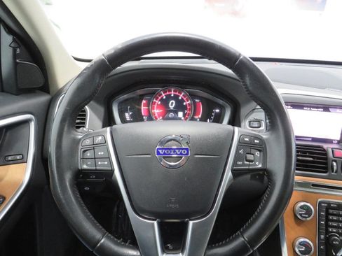 Used 2017 Volvo XC60 T5 Inscription w/ Advanced Package FWD image 16