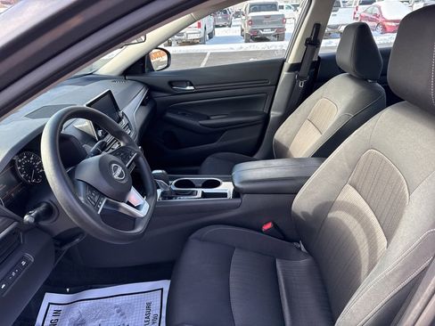 Used 2024 Nissan Altima 2.5 SV image 12