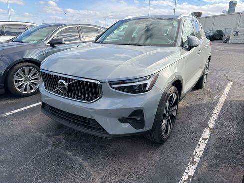 Used 2024 Volvo XC40 B5 Ultimate w/ Protection Package Premier image 1