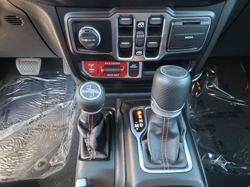 Used 2023 Jeep Gladiator Mojave image 25