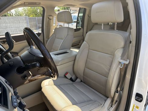 Used 2016 GMC Yukon XL Denali w/ Open Road Package AWD/4WD image 18