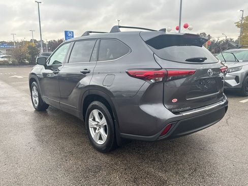 Used 2022 Toyota Highlander LE image 5