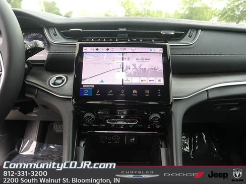 New 2025 Jeep Grand Cherokee Limited AWD/4WD image 15