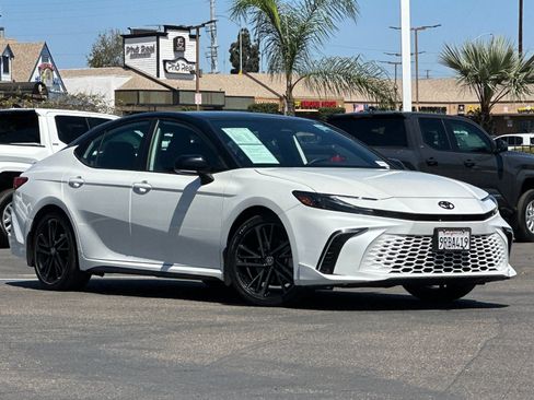Used 2025 Toyota Camry XSE FWD image 8