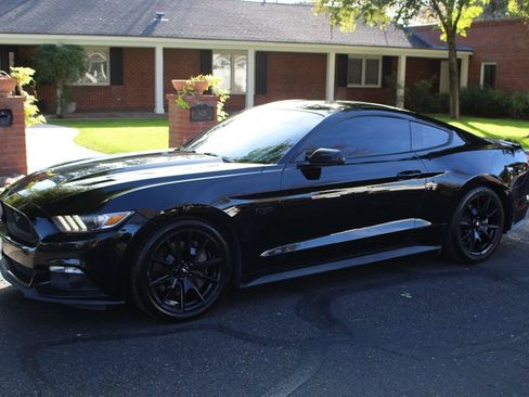 Used 2017 Ford Mustang GT Premium w/ Equipment Group 401A image 28