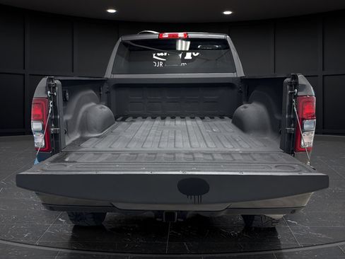 Used 2022 RAM 2500 Big Horn w/ Night Edition AWD/4WD image 25