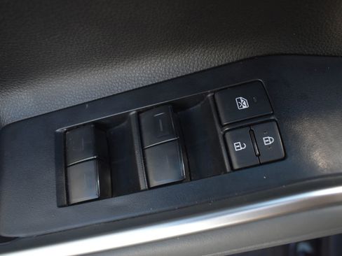 Used 2023 Toyota Highlander L image 11