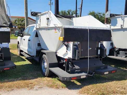 Used 2023 Ford F250 XL image 3