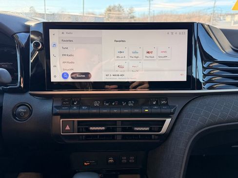 Used 2025 Toyota Camry XLE AWD/4WD image 37