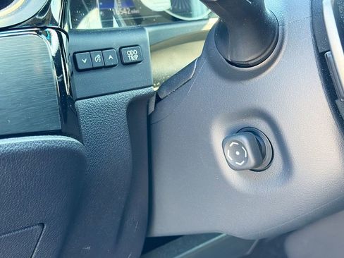 Used 2023 Lexus ES 250 w/ Premium Package image 18