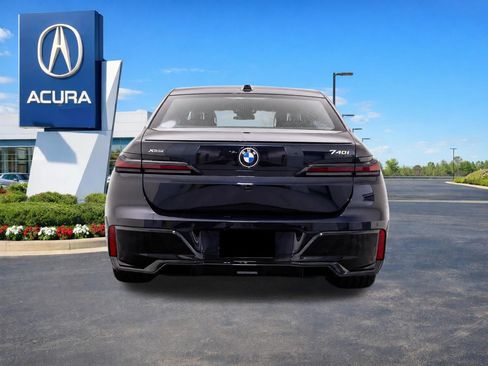 Used 2025 BMW 740i xDrive w/ Premium Package AWD/4WD image 4