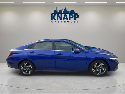 Used 2025 Hyundai Elantra SEL image 6