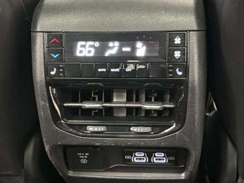 Used 2024 Jeep Grand Cherokee L Limited w/ Luxury Tech Group II AWD/4WD image 35