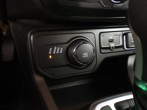 Used 2018 Jeep Renegade Latitude image 45