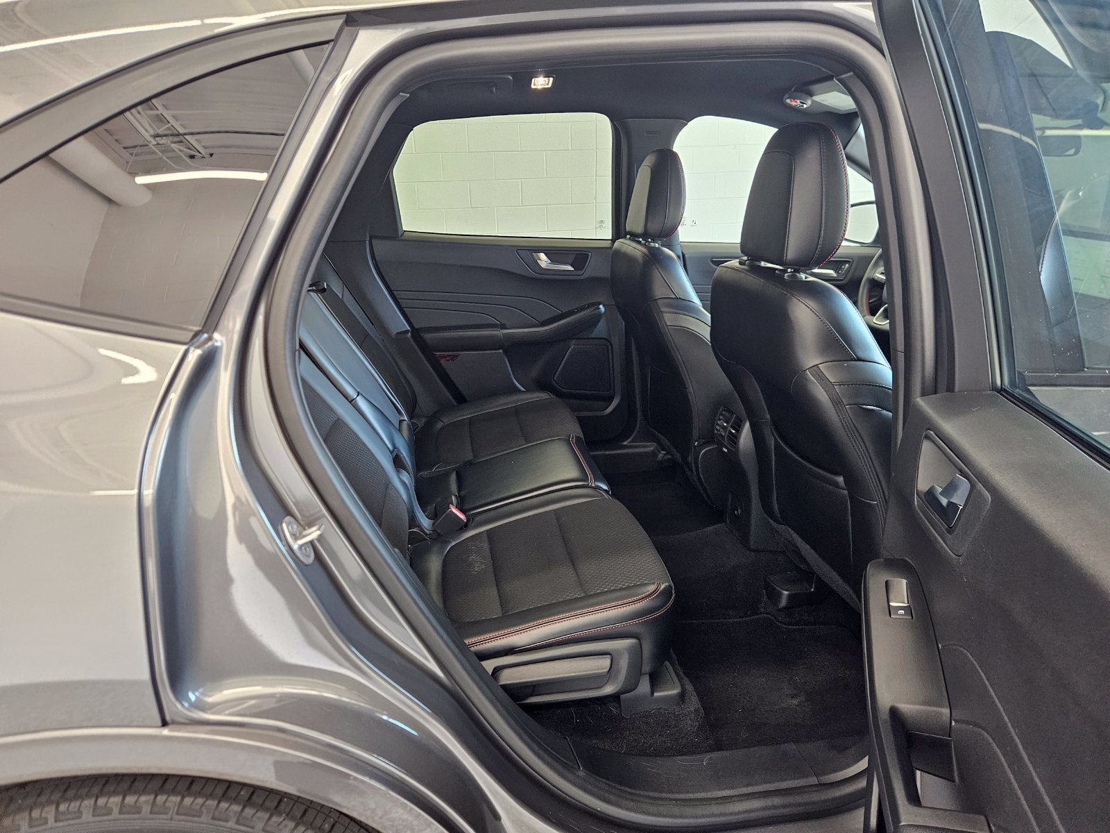 Used 2024 Ford Escape ST-Line w/ Tech Pack #1 FWD image 37