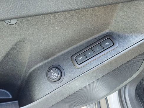 Used 2022 Chevrolet Equinox Premier image 17