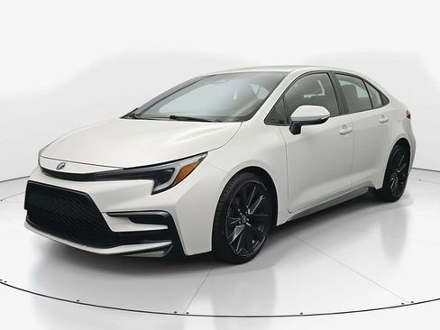 Used 2023 Toyota Corolla SE image 5