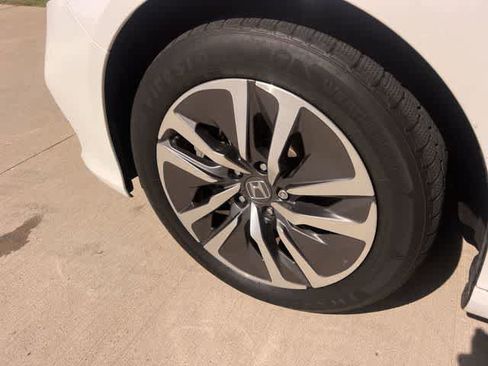 Certified 2019 Honda Accord EX image 9