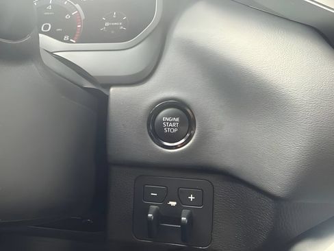 Used 2025 Toyota Tundra Platinum AWD/4WD image 15