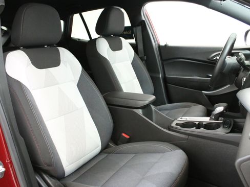 Used 2024 Chevrolet Trax RS w/ Driver Confidence Package FWD image 32