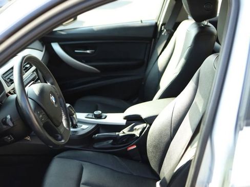 Used 2018 BMW 320i xDrive 320i xDrive Sedan 4D w/ Convenience Package image 15