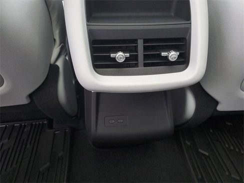 Certified 2024 Cadillac Lyriq Luxury image 25