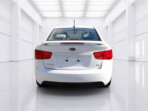Used 2011 Kia Forte EX w/ Premium Pkg FWD image 4