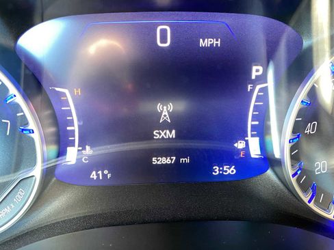 Used 2023 Chrysler Pacifica Touring-L image 9