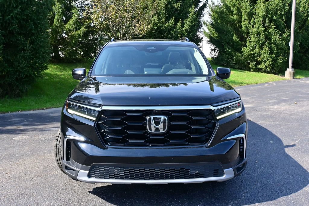 Used 2025 Honda Pilot Elite image 3