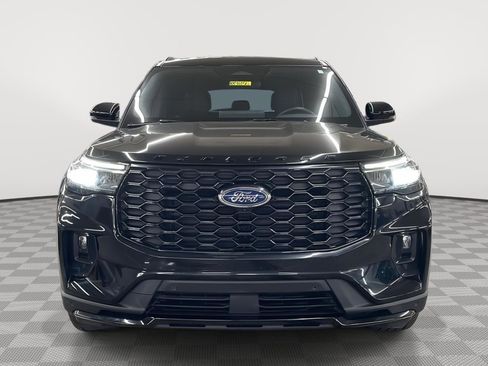 Used 2025 Ford Explorer ST-Line w/ ST-Line Street Pack image 2