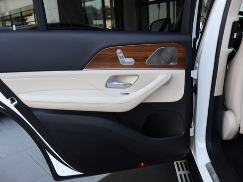 Certified 2025 Mercedes-Benz GLS 450 4MATIC image 16